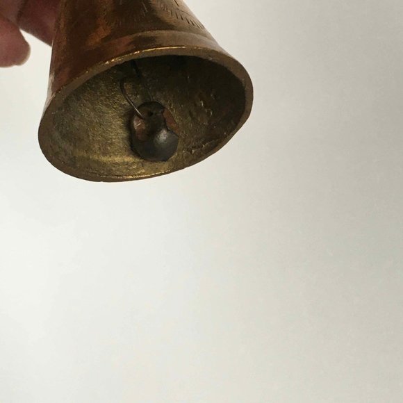 6 Vintage Brass Bells including 1 claw bell - Picture 3 of 5